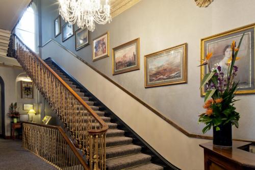Strathmore Hotel - image 5