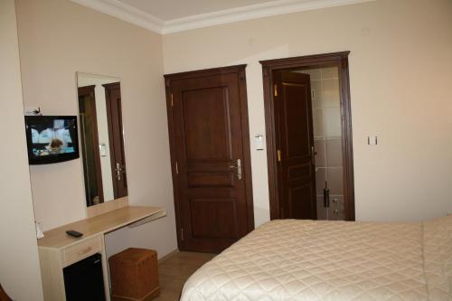 Standard Double Room image 4