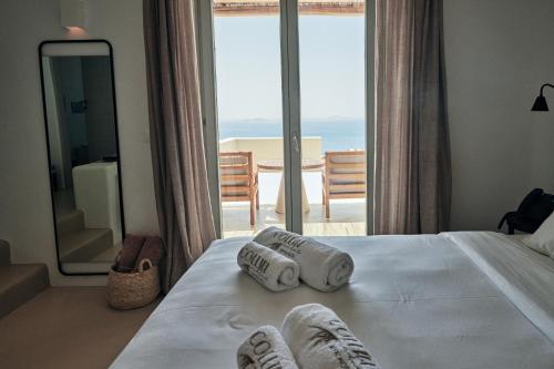 Deluxe Sea View image 7