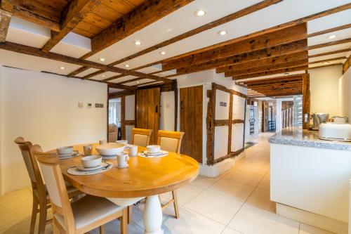Seadmed, The Landers in Little Witcombe