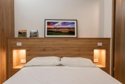 One-Bedroom Apartment image 6