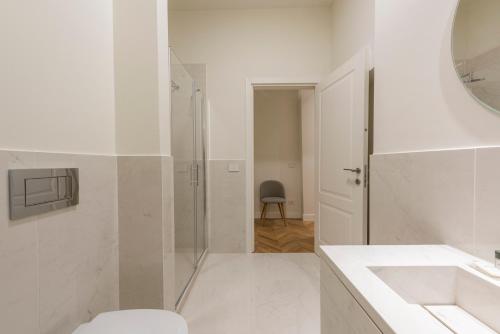 One-Bedroom Apartment image 4