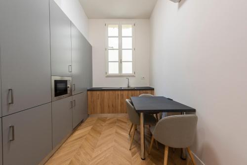 One-Bedroom Apartment image 2