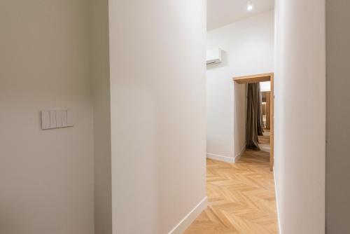 One-Bedroom Apartment image 1
