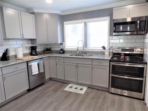 The Reel Bayou Cottage - image 10