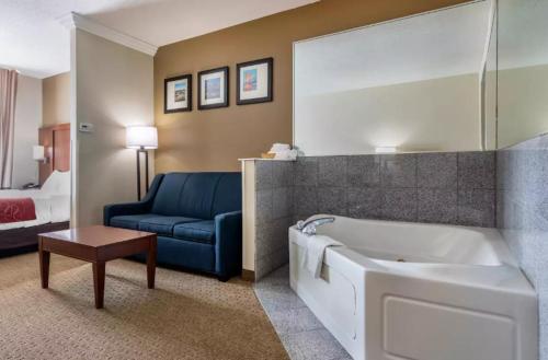 King Suite with Whirlpool Bath - Non-Smoking