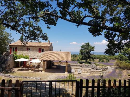 Maison de caractère dans Luberon avec piscine gîte à louer Sivergues