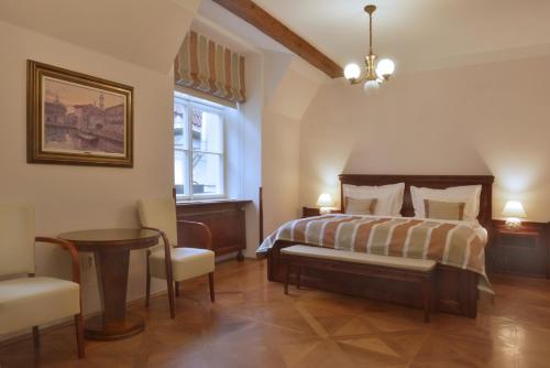 room detail thumbnail 0