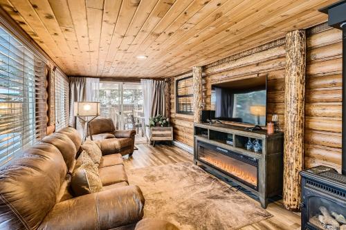 NEW LISTING! Adventurers Delight condo in Breckenridge, USA