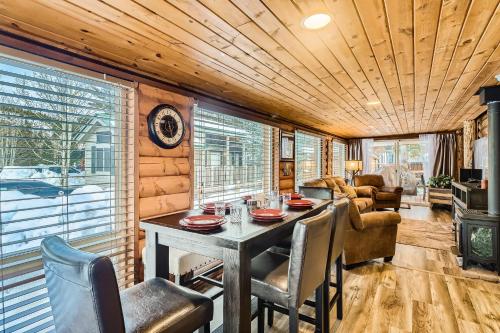 NEW LISTING! Adventurers Delight condo in Breckenridge, USA