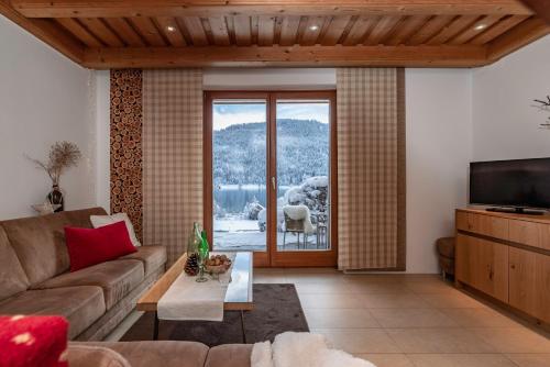 2 bedrooms, 4 beds