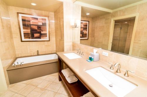 Holiday Inn Express & Suites Las Vegas I-215 S Beltway