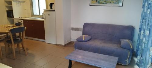 2 twin beds, 1 sofa bed