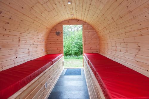 1 double bed, 2 twin beds