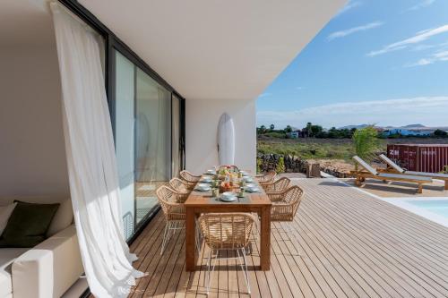 ระเบียง/ชานเรือน, Villa Elena, Luxery villa with swimming pool! in ลาคาเรส