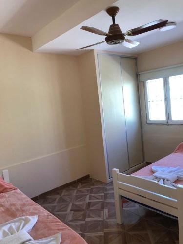 2 bedrooms, 5 beds