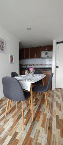 Hermoso apartamento en conjunto cerrado cerca al aeropuerto