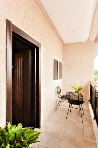 ระเบียง/ชานเรือน, Accra Luxury Homes @ Achimota in เทซาโน