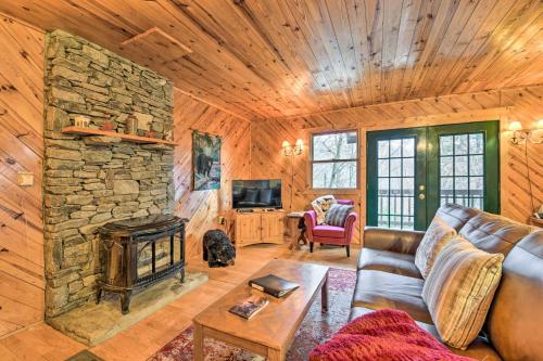 Cozy Maggie Valley Cabin with Deck and Private Hot Tub