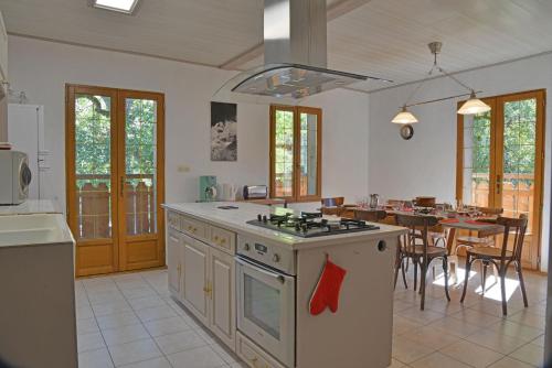 Balkons/terase, Appartement dans chalet 5 chambres 130 m2 centre village in Montrionda