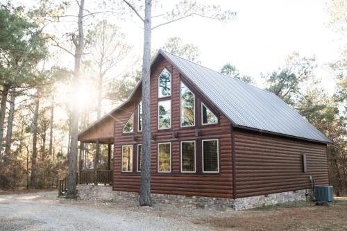 Niks Nest 2 Bdrm, 2 Bath, Hot tub, Fireplace, 1Story, Fire Pit, Horseshoes in Broken Bow, USA