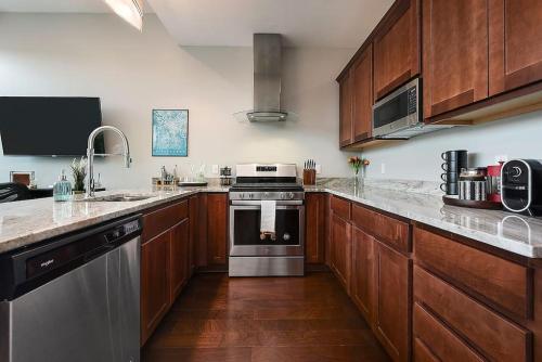 HostWise Stays - The Washington at Chatham - Free Garage Parking across from PPG Arena in Pittsburgh, USA