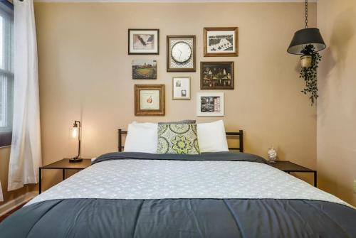 HostWise Stays - The Ocala - Free Parking, Cool Space, Spiral Stairs in Pittsburgh, USA