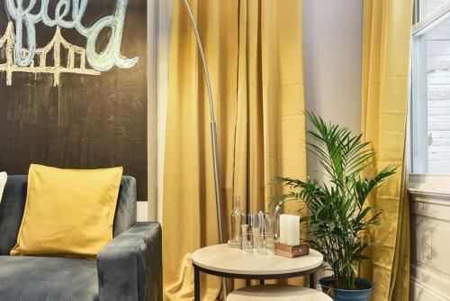 HostWise Stays - The Edmond - Bloomfield Apartment in a great location! in Pittsburgh, USA