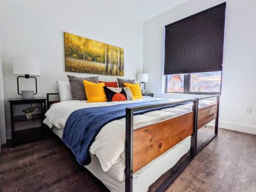 HostWise Stays - The River West - Hot Tub, Parking, Fire Pit, and more, Silverthorne (photo 3)