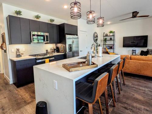 HostWise Stays - The River West - Hot Tub, Parking, Fire Pit, and more, Silverthorne (photo 7)