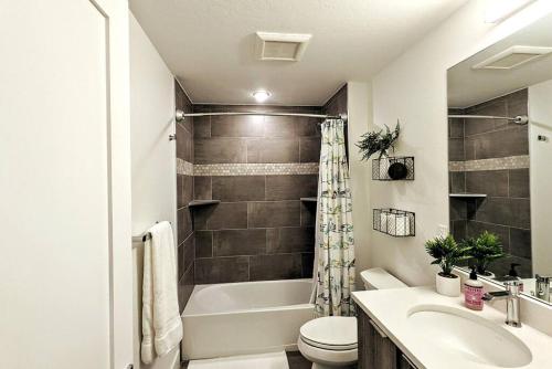 HostWise Stays - The River West - Hot Tub, Parking, Fire Pit, and more, Silverthorne (photo 8)