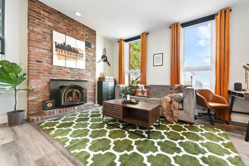HostWise Stays - The Grandview - Great City Views - Private Parking, Pittsburgh