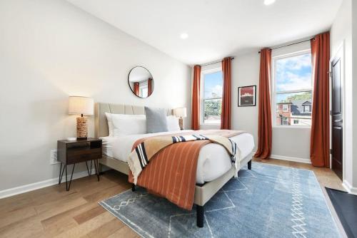HostWise Stays - The Peralta - Brand New, Great Kitchen, Theater Room in Pittsburgh, USA