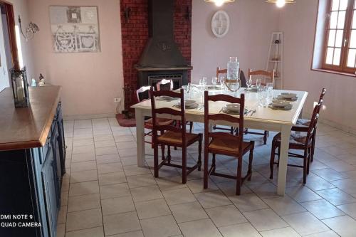 B&B Gannay-sur-Loire - Maison de ferme au calme jusqu'à 10 personnes - Bed and Breakfast Gannay-sur-Loire