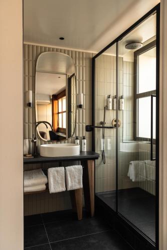 Holiday Inn Paris Notre Dame an IHG Hotel - image 8