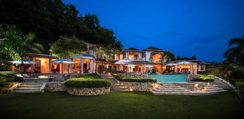 421447134 Round Hill Hotel & Villas