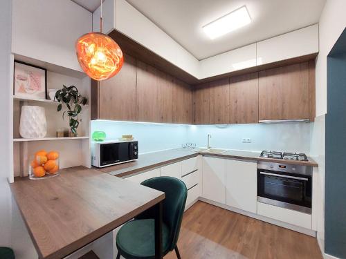 ห้องครัว, VIP GREENVILLE Apartment in ซามาร์สตึนีฟ