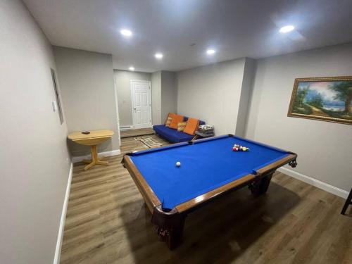 Quiet Private House w Hot Tub/Fire pit/Games