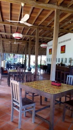 Toit ja joogid, Arun Mekong Guesthouse in Kratie