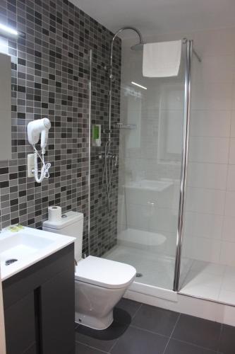 Hostal Falfes - image 4