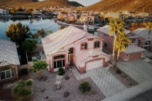 Glendale Arizona Lakeside Property