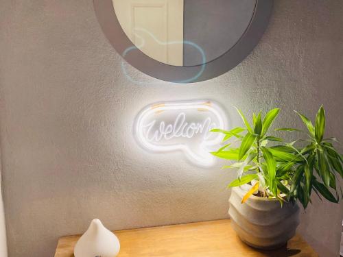 Loft y departamento con balcón y garage cerca de av ppal