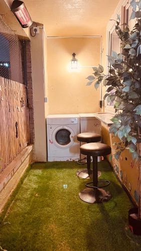 Erkély/terasz, 36 négyzetméteres, 1 hálószobás Apartman 1 fürdőszobával Nyugat End területén (Lovely 1-bedroom property with balcony in West end) near Kert