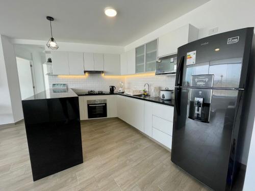 virtuve, Moderno Departamento con Piscina y Parrilla, 3 min de la playa, Asia in Asia