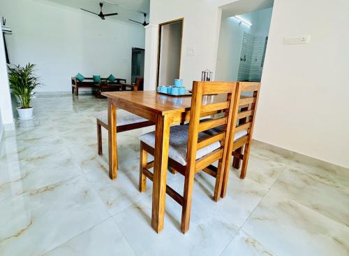 Tirupati Homestay - Shilparamam - Luxury AC apartments by Stayflexi - Fast WiFi, Kitchen, Android TV - Walk to PS4 Pure Veg Restaurant - Easy access to Airport, Railway Station and to all Temples