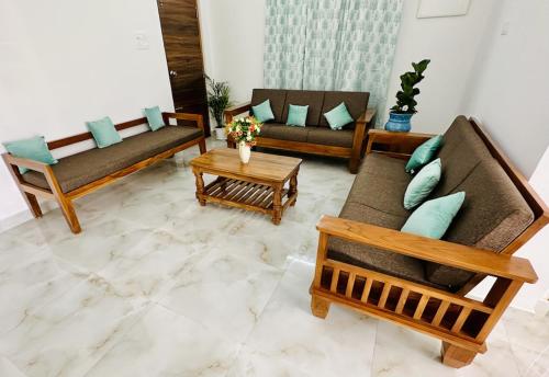 Tirupati Homestay - Shilparamam - Luxury AC apartments by Stayflexi - Fast WiFi, Kitchen, Android TV - Walk to PS4 Pure Veg Restaurant - Easy access to Airport, Railway Station and to all Temples