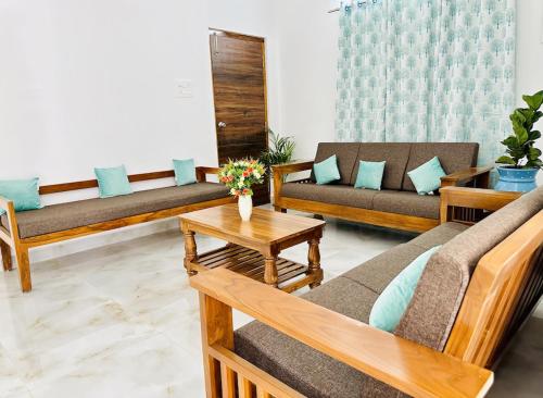 Tirupati Homestay - Shilparamam - Luxury AC apartments by Stayflexi - Fast WiFi, Kitchen, Android TV - Walk to PS4 Pure Veg Restaurant - Easy access to Airport, Railway Station and to all Temples