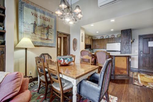 2BR Condo in Arrowhead Village - 5 Minute Walk to Chairlift, Mountain Views! condo, Edwards (photo 5)