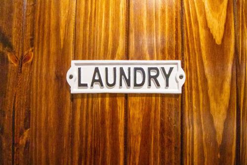 Meant To Bee! New 2 Bedroom, 2 Bath, Sleeps 8! Ping Pong & Shuffle Board!