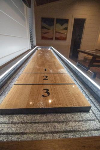 Meant To Bee! New 2 Bedroom, 2 Bath, Sleeps 8! Ping Pong & Shuffle Board!